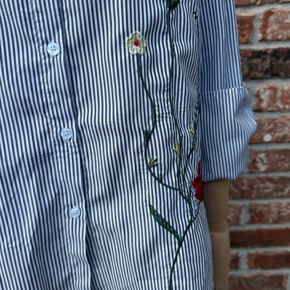 Kontrol vintage ‘00s pinstriped, embroidered long sleeve top / S / EUC - Picture 4 of 14